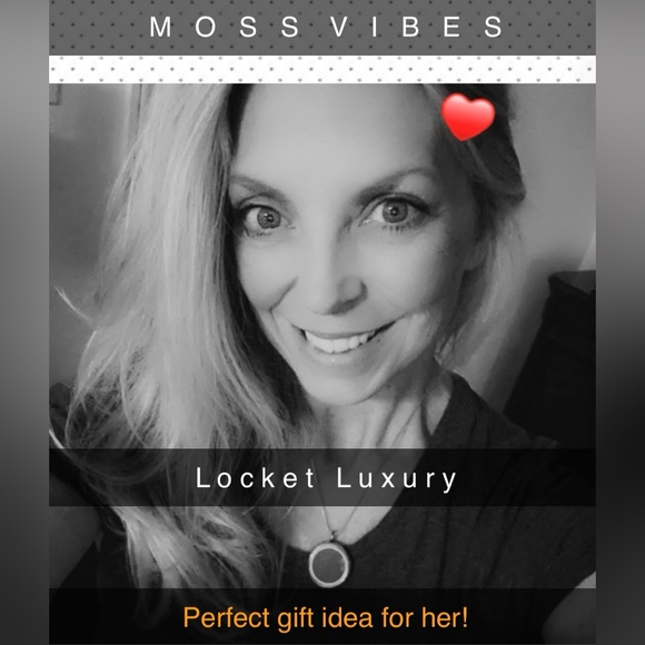 Eternal Moss Locket Pendant Necklace- Mango Orange - Picture 3 of 5